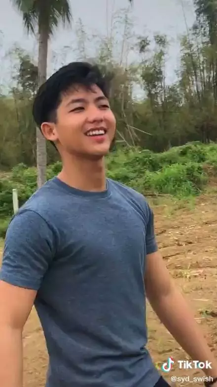 pria mirip song joong ki  © Berbagai sumber pria mirip song joong ki  © Berbagai sumber