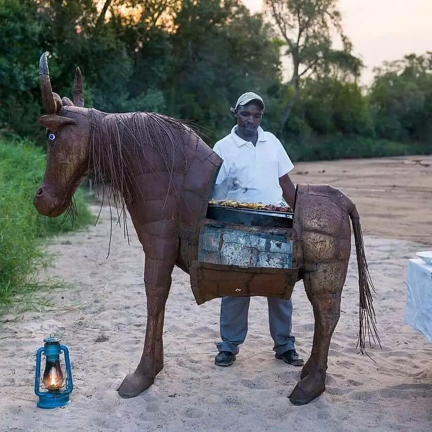 potret absurd bakar daging © Berbagai sumber