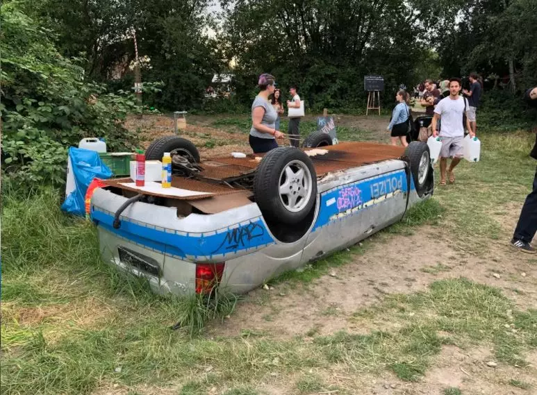 potret absurd bakar daging © Berbagai sumber