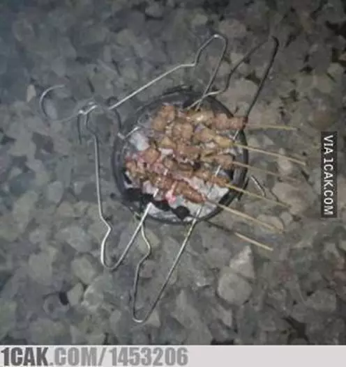potret absurd bakar daging © Berbagai sumber