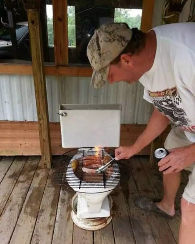 potret absurd bakar daging © Berbagai sumber