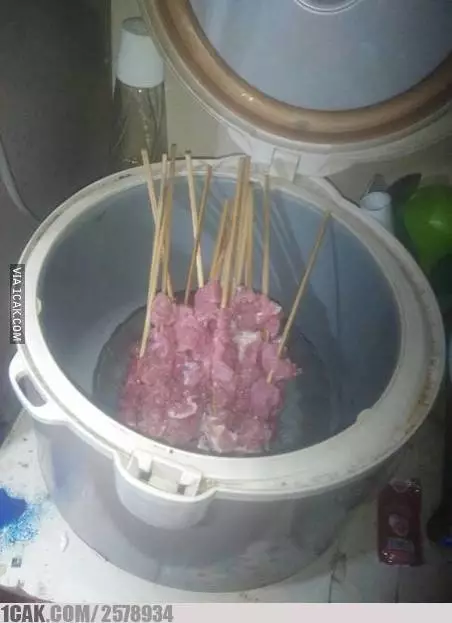 potret absurd bakar daging © Berbagai sumber