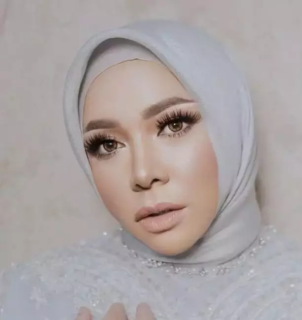 MELLY GOESLAW KURUS ABIS © Instagram