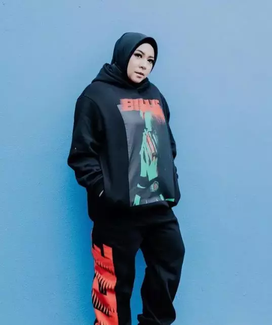 MELLY GOESLAW KURUS ABIS © Instagram