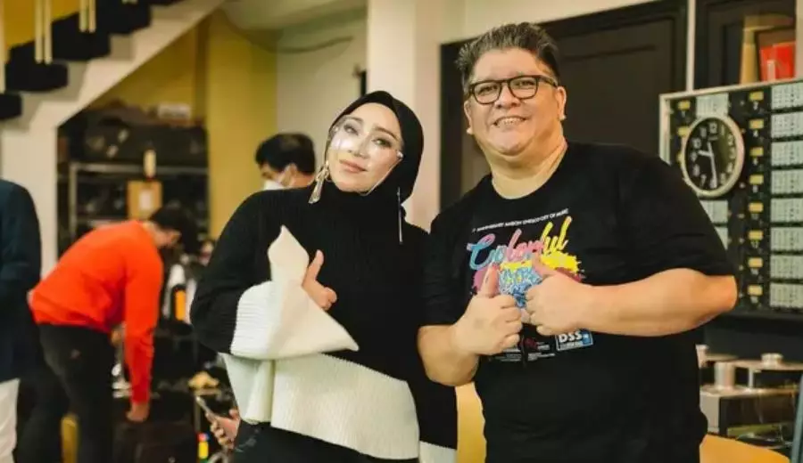 MELLY GOESLAW KURUS ABIS © Instagram