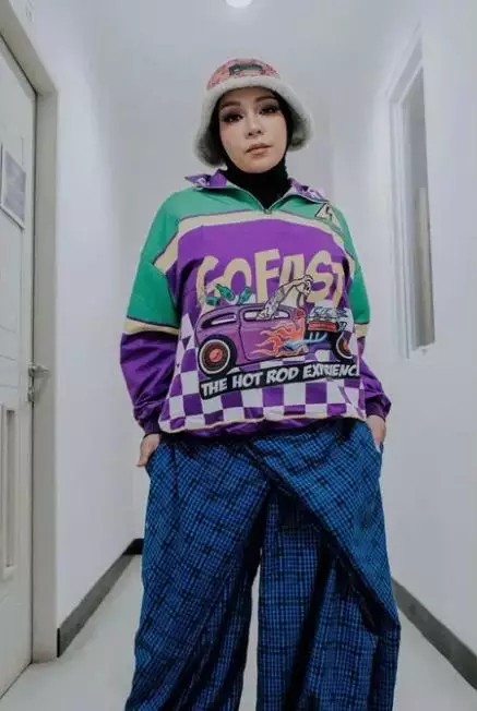 MELLY GOESLAW KURUS ABIS © Instagram