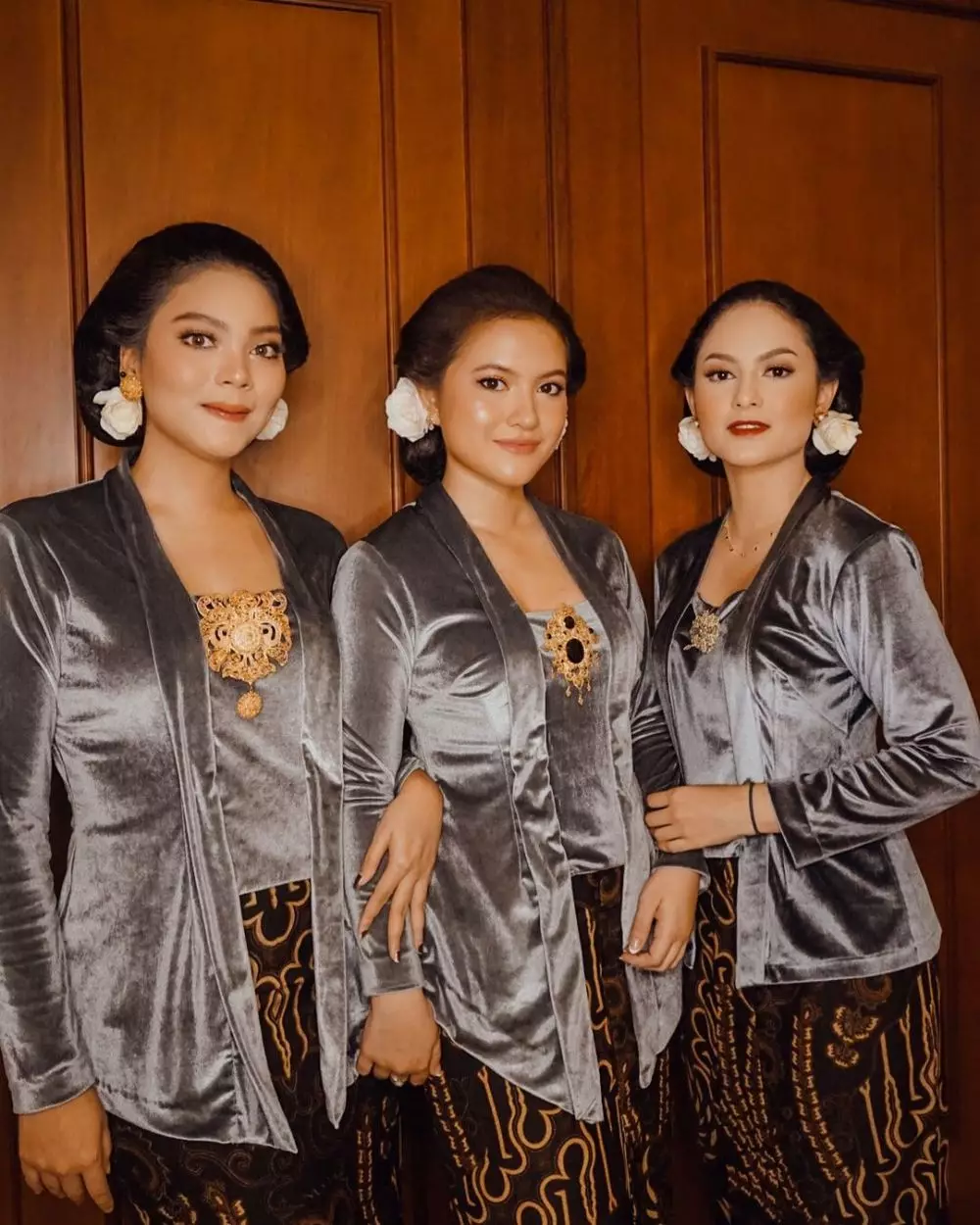 marsha aruan kenakan busana adat jawa © Instagram marsha aruan kenakan busana adat jawa © Instagram