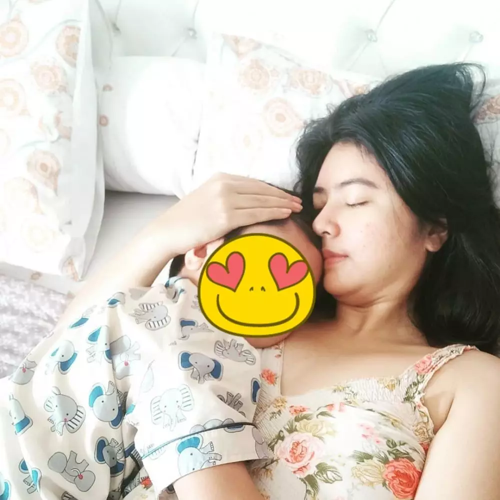 Momen Puteri Indonesia momong anak © Instagram Momen Puteri Indonesia momong anak © Instagram
