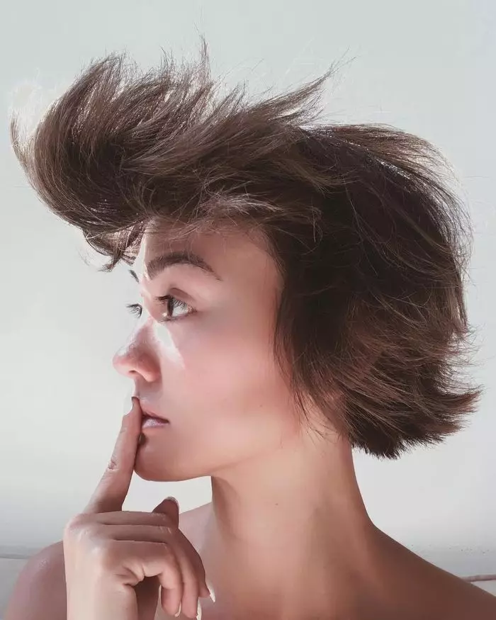 rambut seleb bangun tidur © 2020 brilio.net