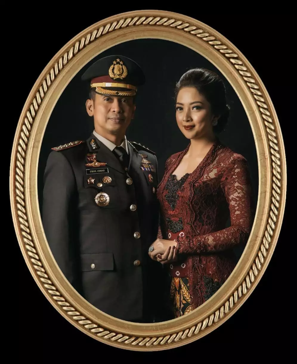 Puteri Indonesia menikah dengan polisi dan tentara © Instagram