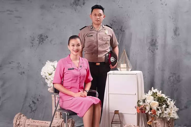Puteri Indonesia menikah dengan polisi dan tentara © Instagram