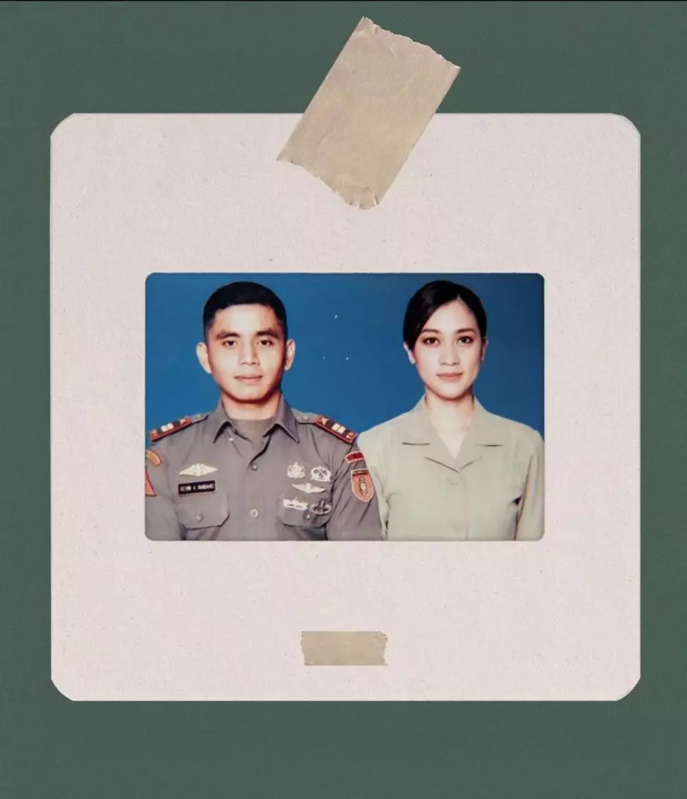 Puteri Indonesia menikah dengan polisi dan tentara © Instagram