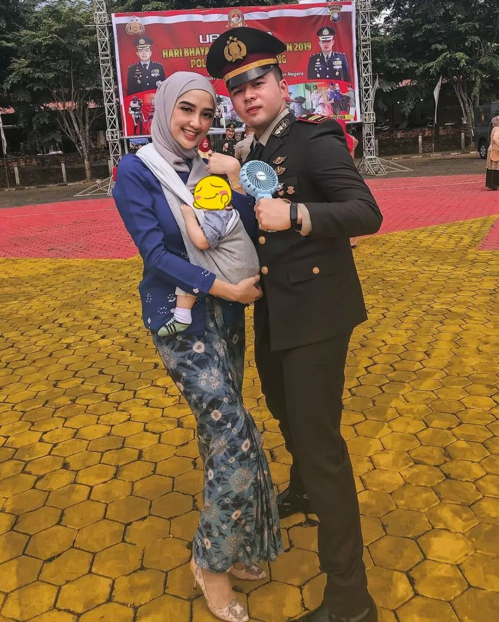Puteri Indonesia menikah dengan polisi dan tentara © Instagram