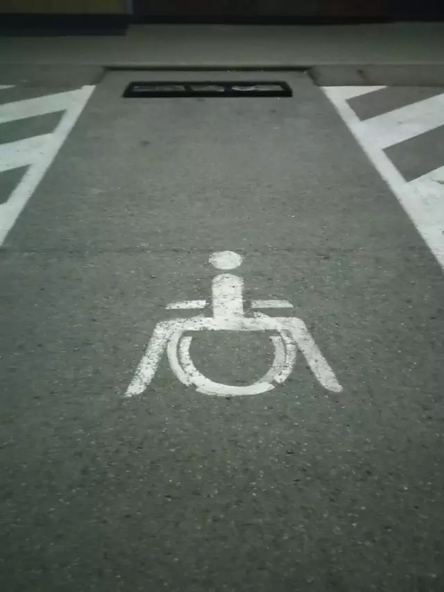 desain marka di pinggir jalan © Reddit