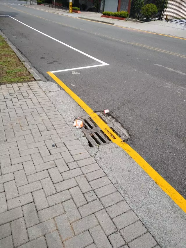 desain marka di pinggir jalan © Reddit