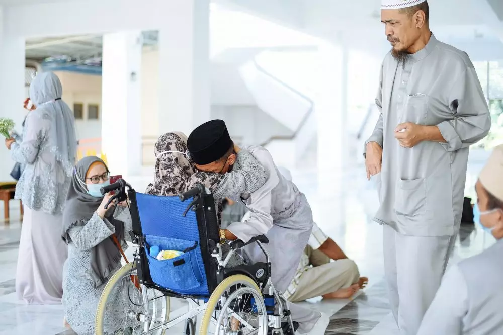 gendong ibu di hari pernikahan © Berbagai Sumber 