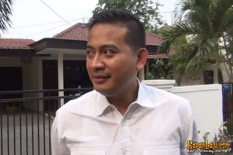 fakta fakta suami tata © KapanLagi.com