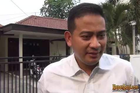 fakta fakta suami tata © KapanLagi.com