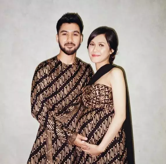 Annissa Soebandono & suami © Instagram