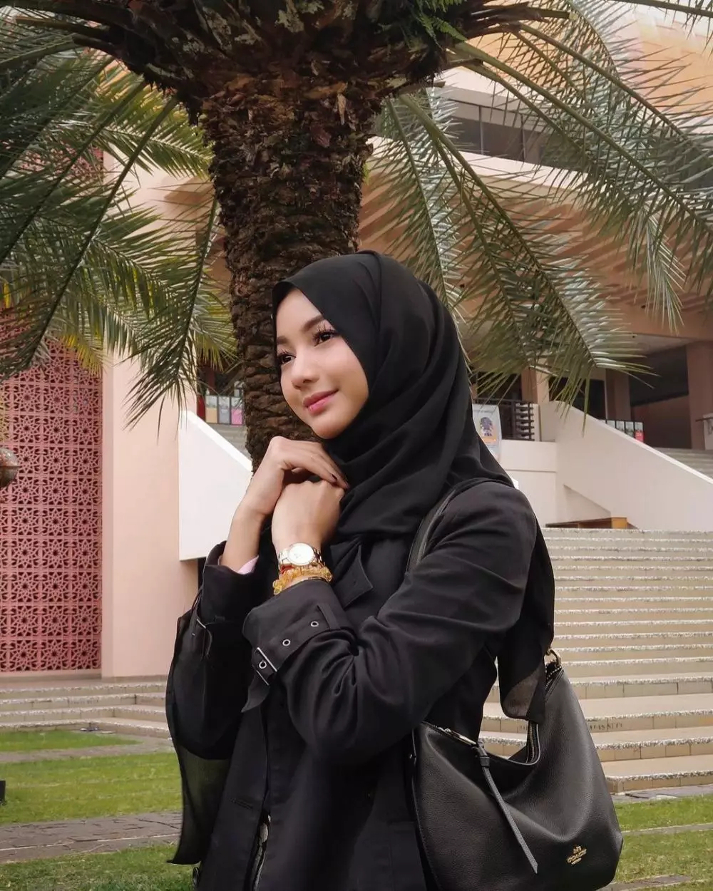 Glenca Chysara tampil berhijab © 2020 brilio.net Instagram Glenca Chysara tampil berhijab © 2020 brilio.net Instagram