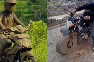 9 Momen apes naik motor lewati tanah basah, mau ketawa takut dosa
