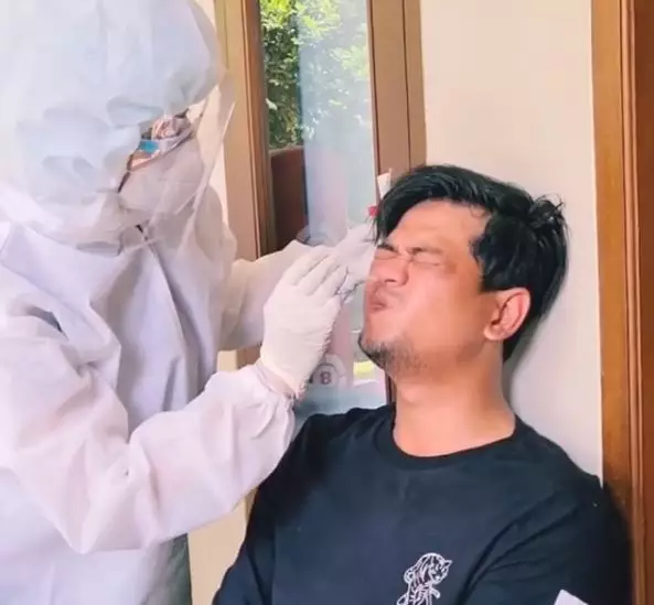 seleb jalani swab test © 2020 brilio.net