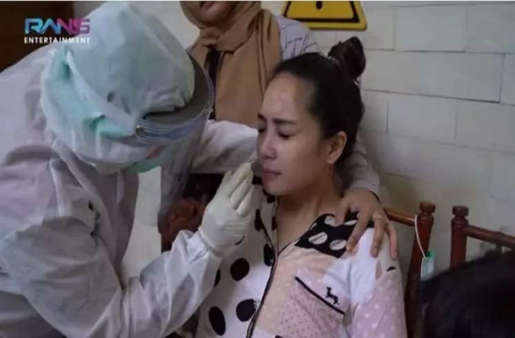 seleb jalani swab test © 2020 brilio.net