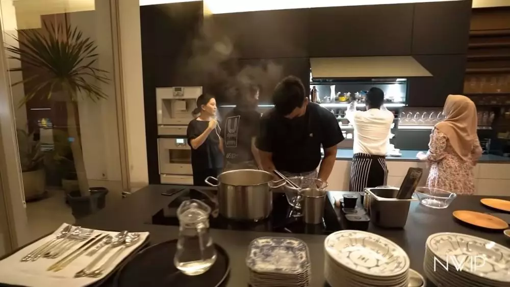 dinner Nikita Willy © YouTube