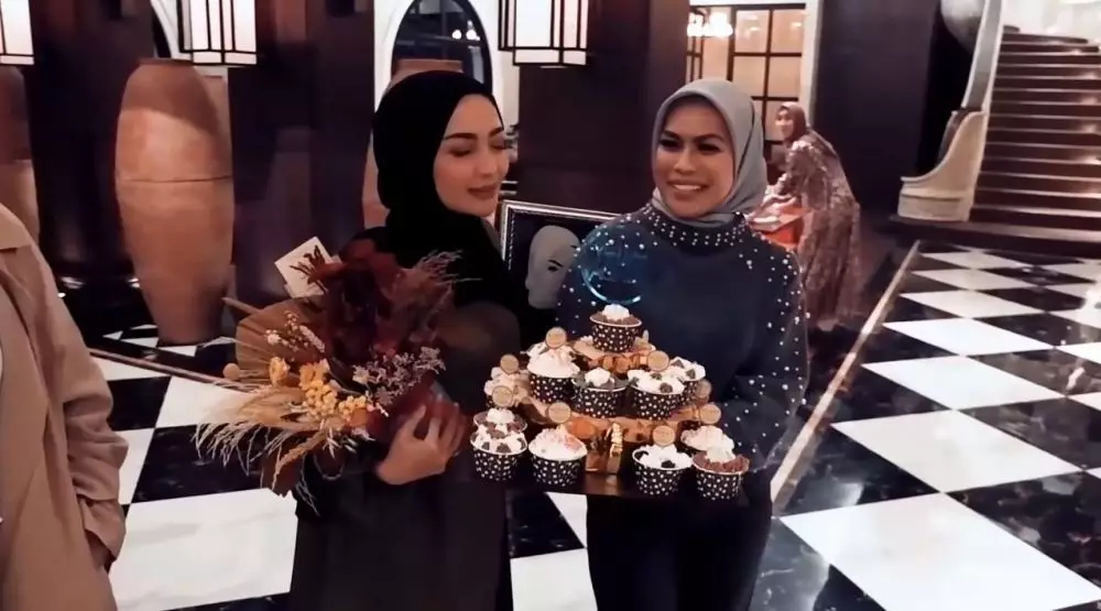 pesta kedua Imel   © YouTube