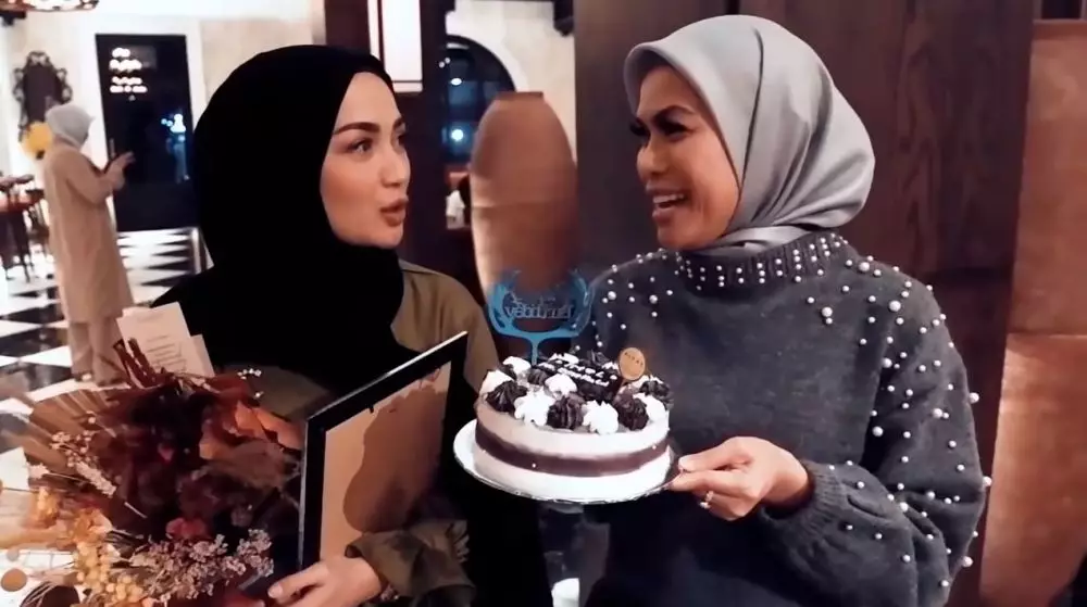 pesta kedua Imel   © YouTube