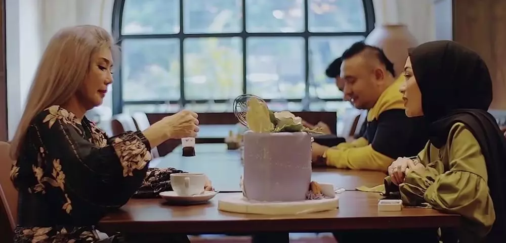 pesta kedua Imel   © YouTube