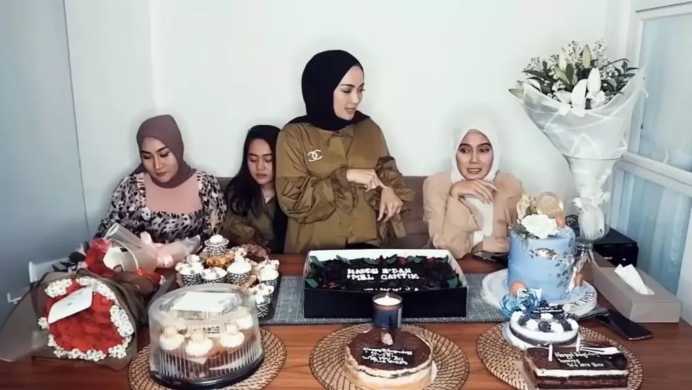 pesta kedua Imel   © YouTube