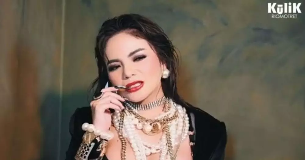 DINAR MADAM © YouTube DINAR MADAM © YouTube