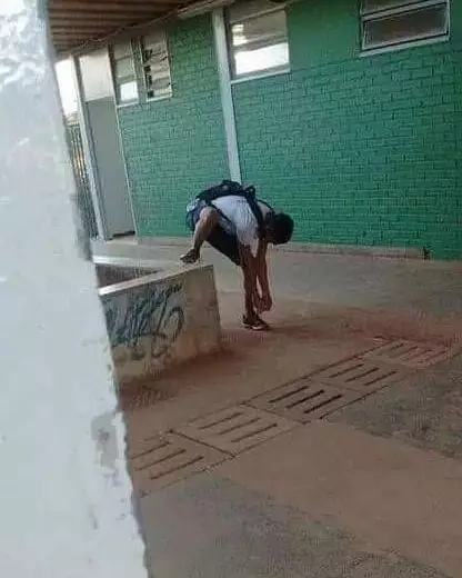 orang suka mempersulit hidup Berbagai sumber