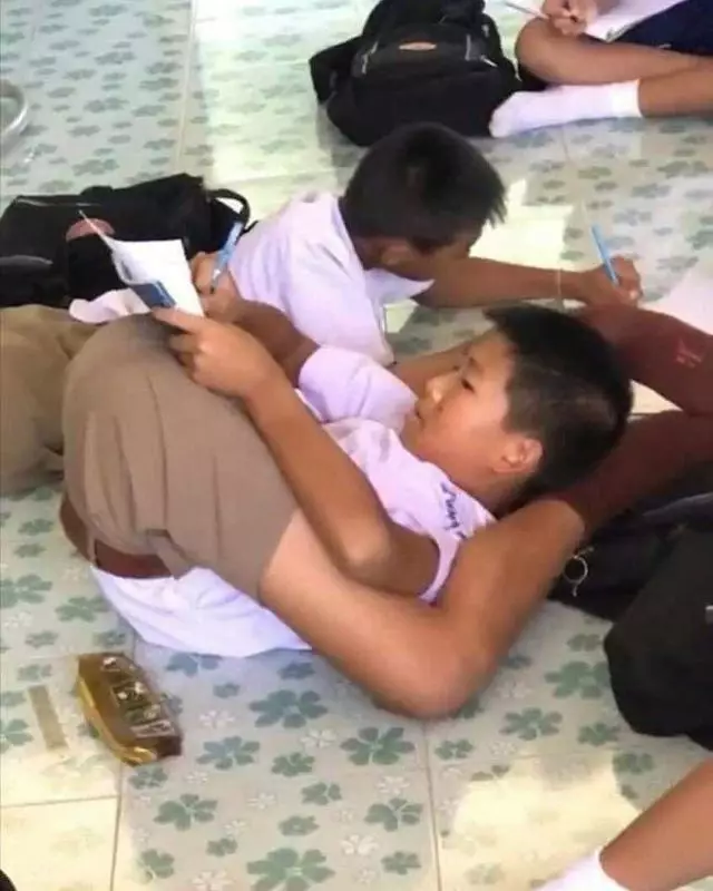 orang suka mempersulit hidup Berbagai sumber