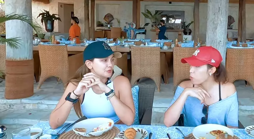 LUNA MENYESALLL © YouTube LUNA MENYESALLL © YouTube