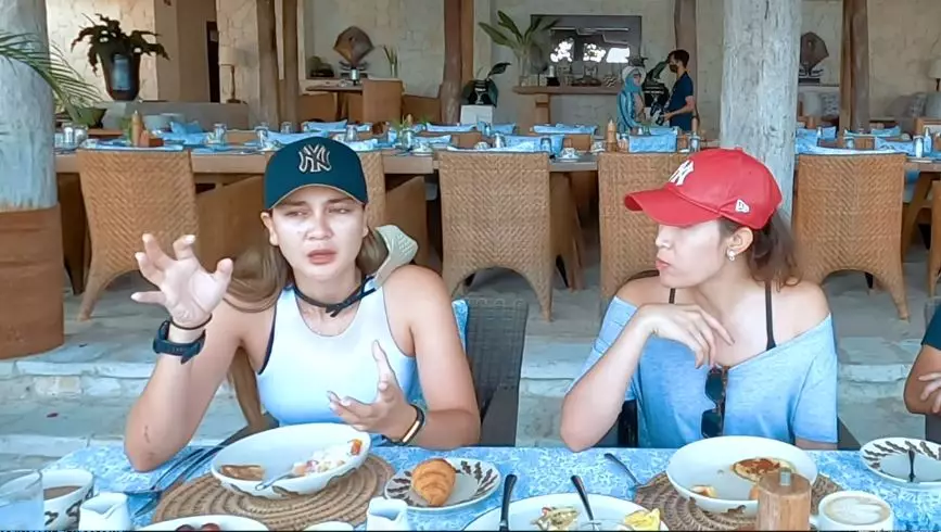 LUNA MENYESALLL © YouTube LUNA MENYESALLL © YouTube