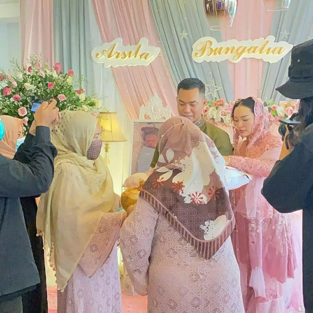 Momen akikah anak Zaskia Gotik  © Instagram