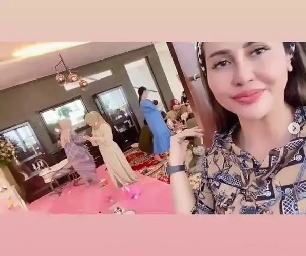 Momen akikah anak Zaskia Gotik  © Instagram