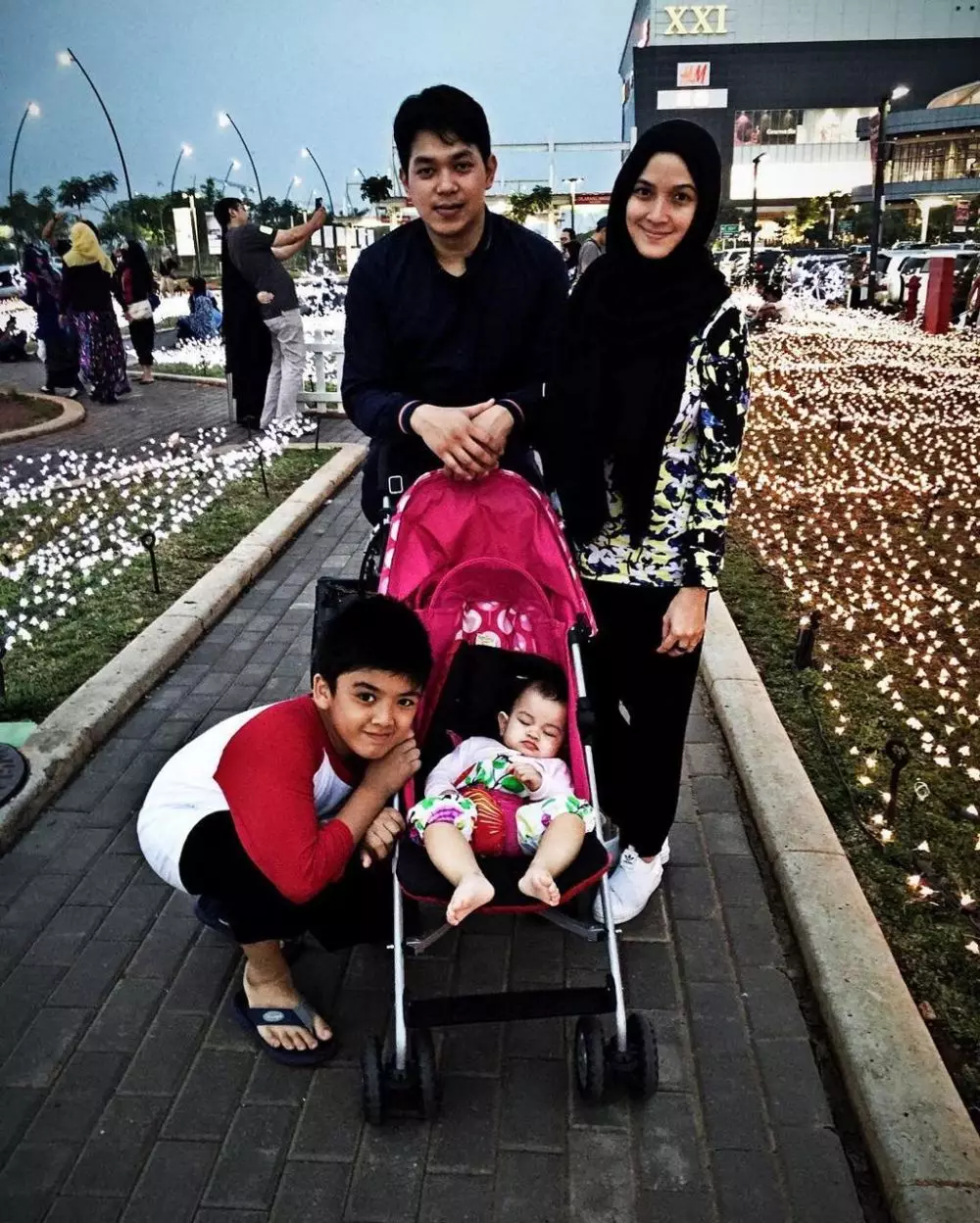 Seleb menikah di hari ulang tahun © 2020 brilio.net Seleb menikah di hari ulang tahun © 2020 brilio.net