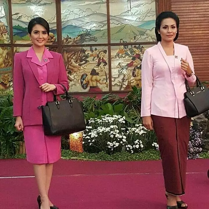 Gaya seleb pakai seragam Persit & Bhayangkari © Instagram