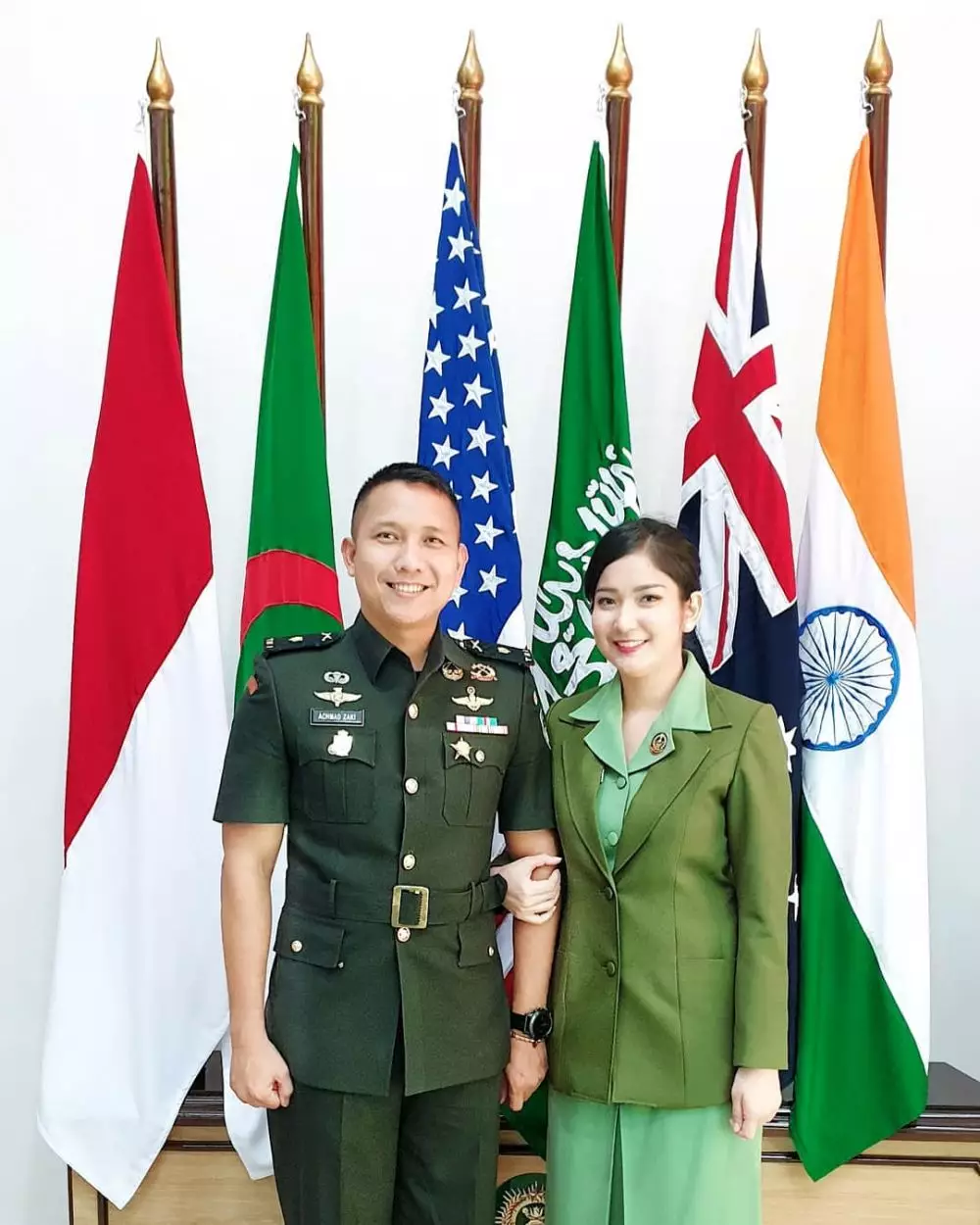 Gaya seleb pakai seragam Persit & Bhayangkari © Instagram