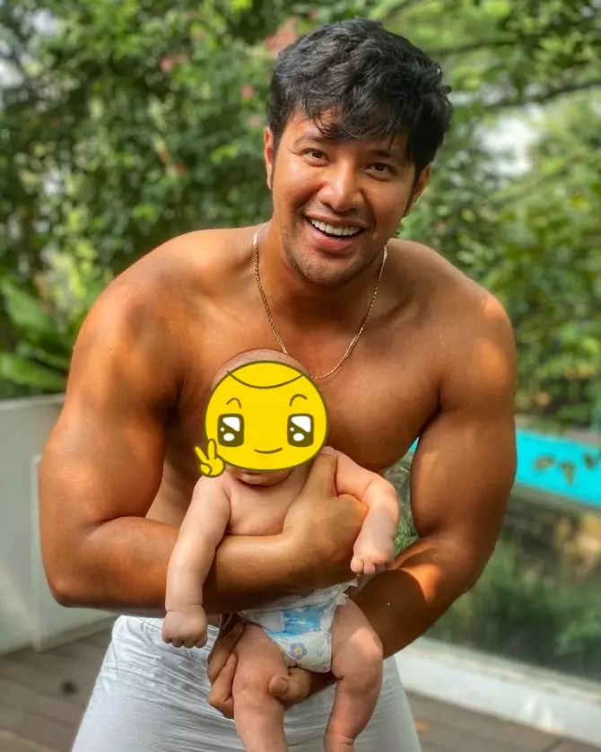 Ammar Zoni berjemur Instagram