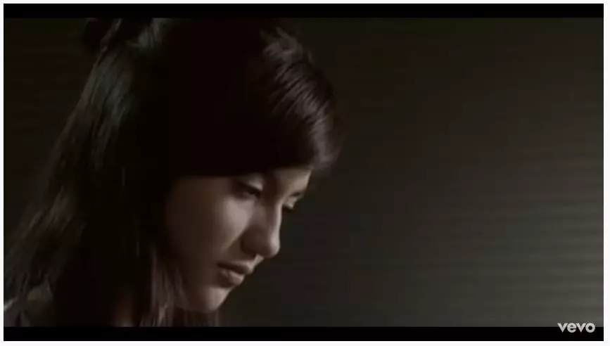 Pevita Pearce di video klip © YouTube Pevita Pearce di video klip © YouTube