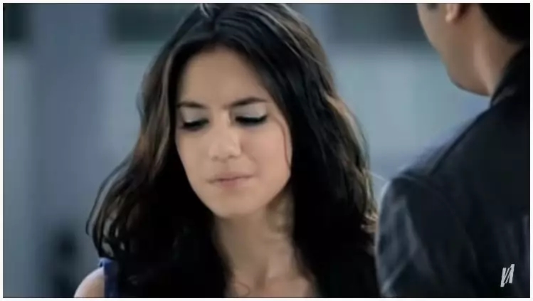 Pevita Pearce di video klip © YouTube Pevita Pearce di video klip © YouTube