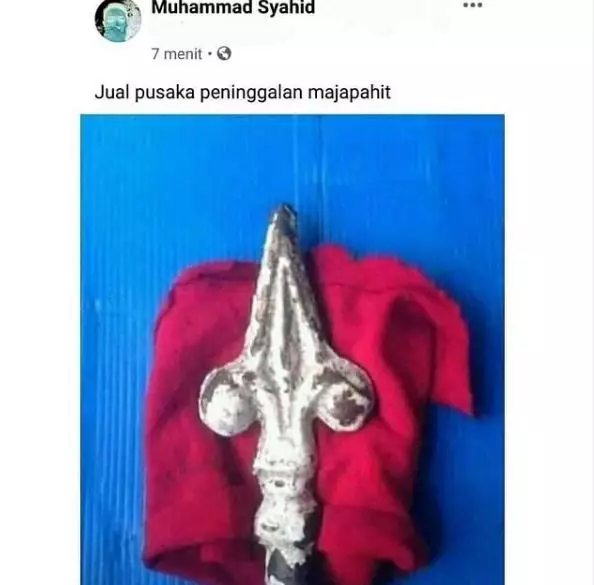 barang dagangan nyeleneh © Berbagai Sumber