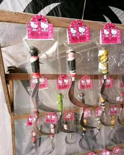 barang dagangan nyeleneh © Berbagai Sumber