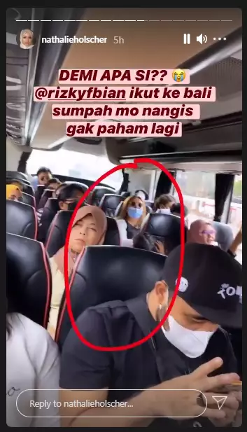 Sule dan Nathalie boyong keluarga besar naik bus Instagram Sule dan Nathalie boyong keluarga besar naik bus Instagram