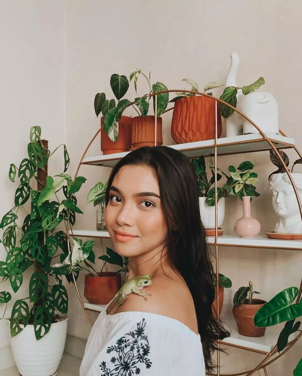 Potret Angela Gilsha dengan peliharaannya Instagram Potret Angela Gilsha dengan peliharaannya Instagram