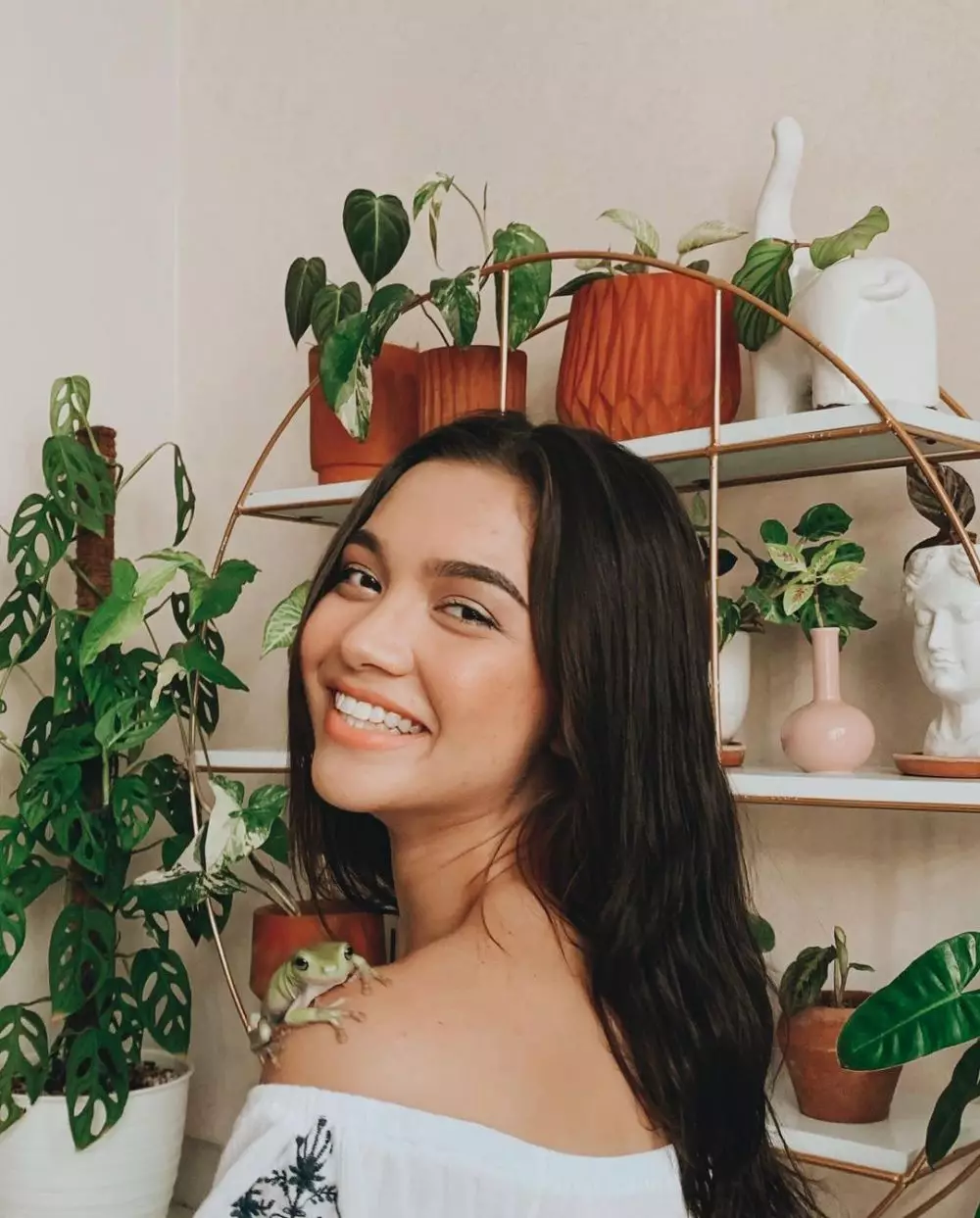 Potret Angela Gilsha dengan peliharaannya Instagram Potret Angela Gilsha dengan peliharaannya Instagram